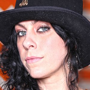 Here's the Real Truth About Danielle From 'American Pickers' - ZergNet