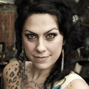 The Hard Truth About Danielle From 'American Pickers' - ZergNet
