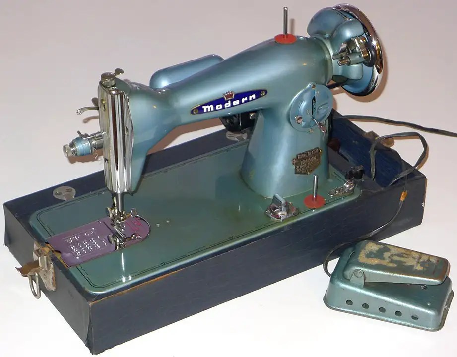 VINTAGE 1950s MODERN SUPER DE LUXE BLUE MORSE SEWING MACHINE w