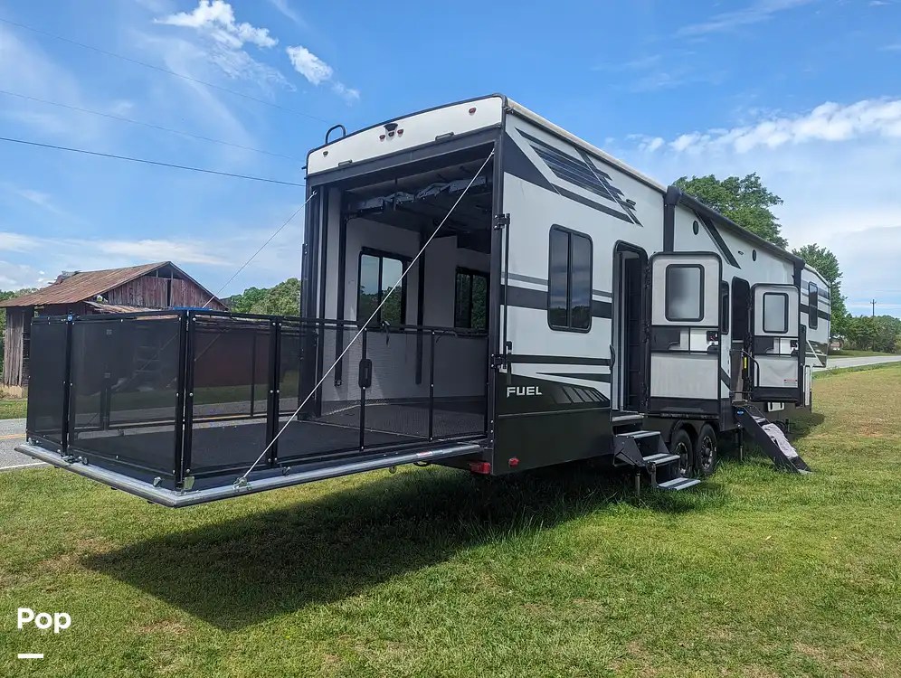 Fuel Fifth Wheel RV for sale in Landrum, SC for 61,200 402845 Pop
