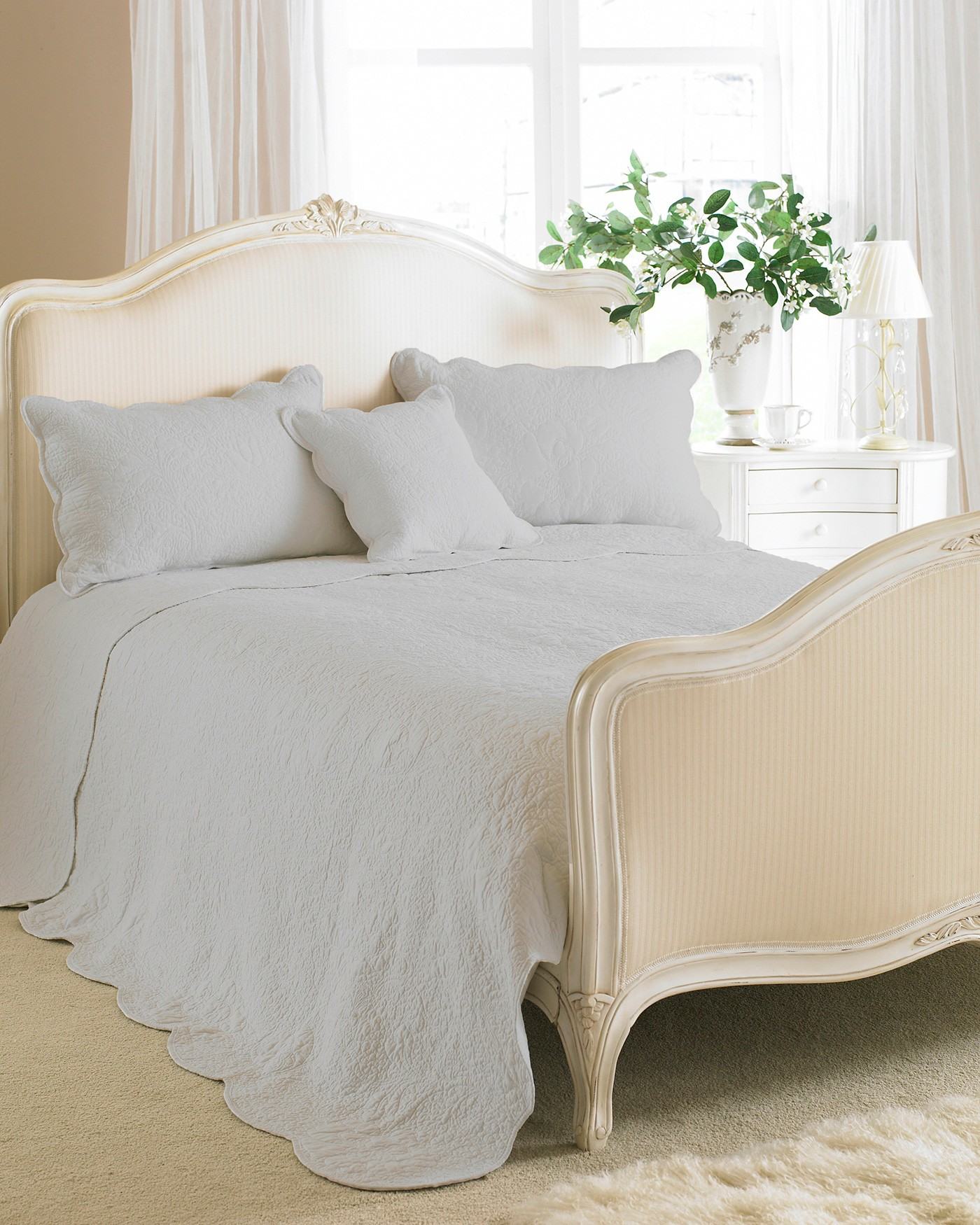 Superb Heavy Weight 100 Cotton Grey Quilted Bedspread. Choose from 4 sizes