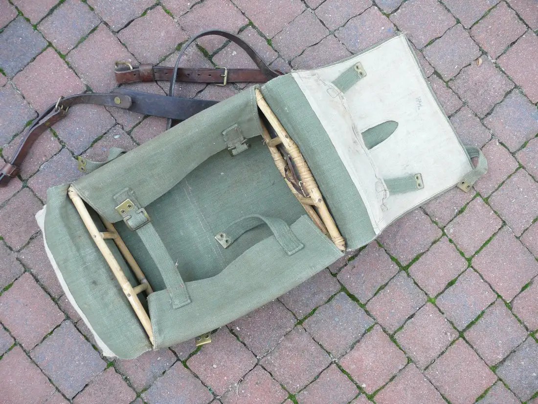 Old backpack, probably WW2 Militaria Forums