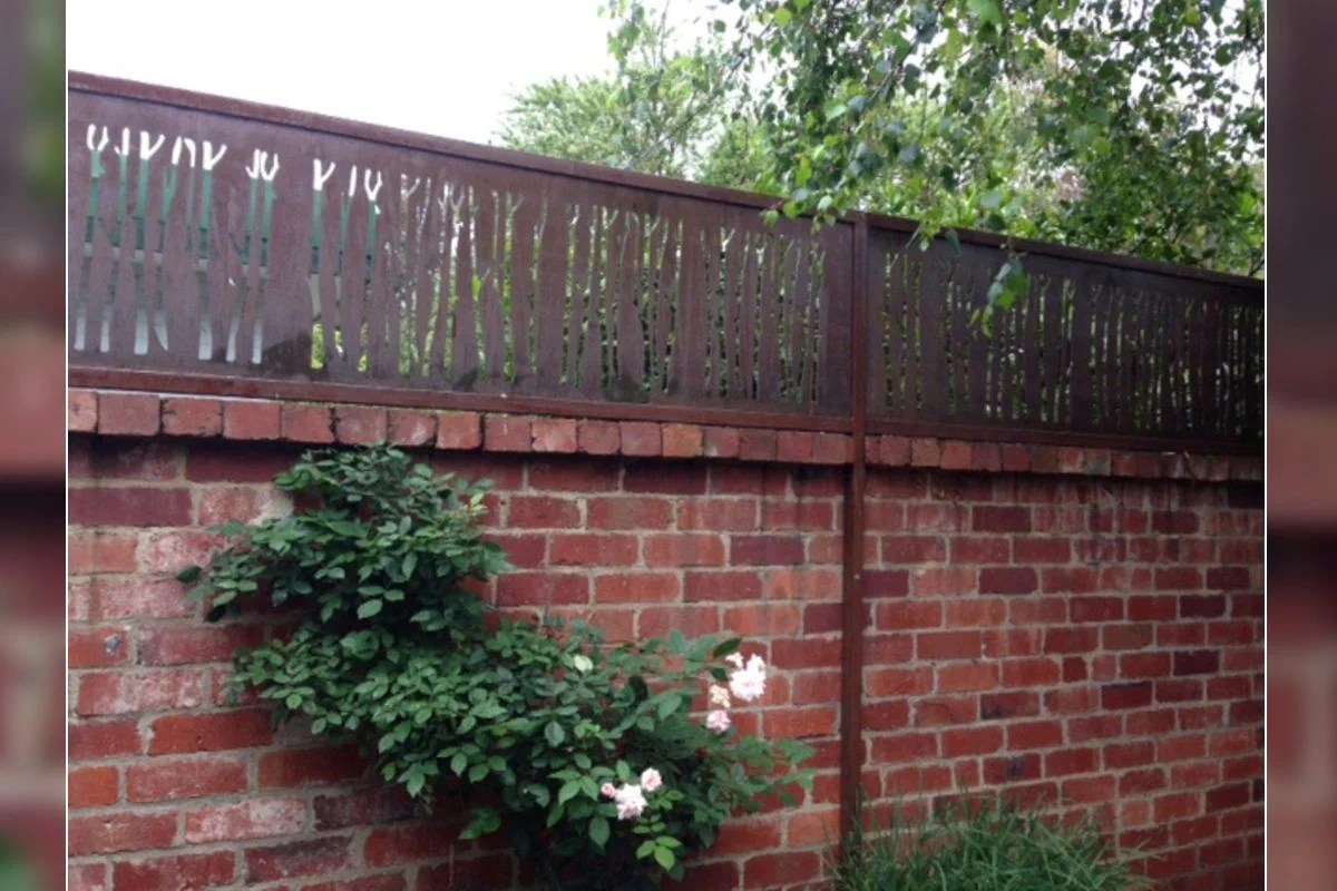 Gallery Fence Toppers