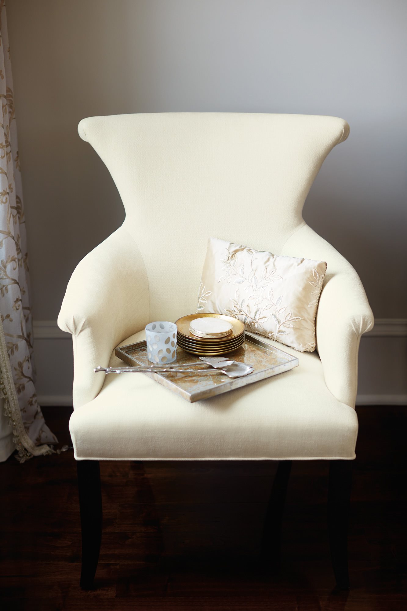 Bernhardt Jet Set White / Caviar Arm Dining Chair BH356542