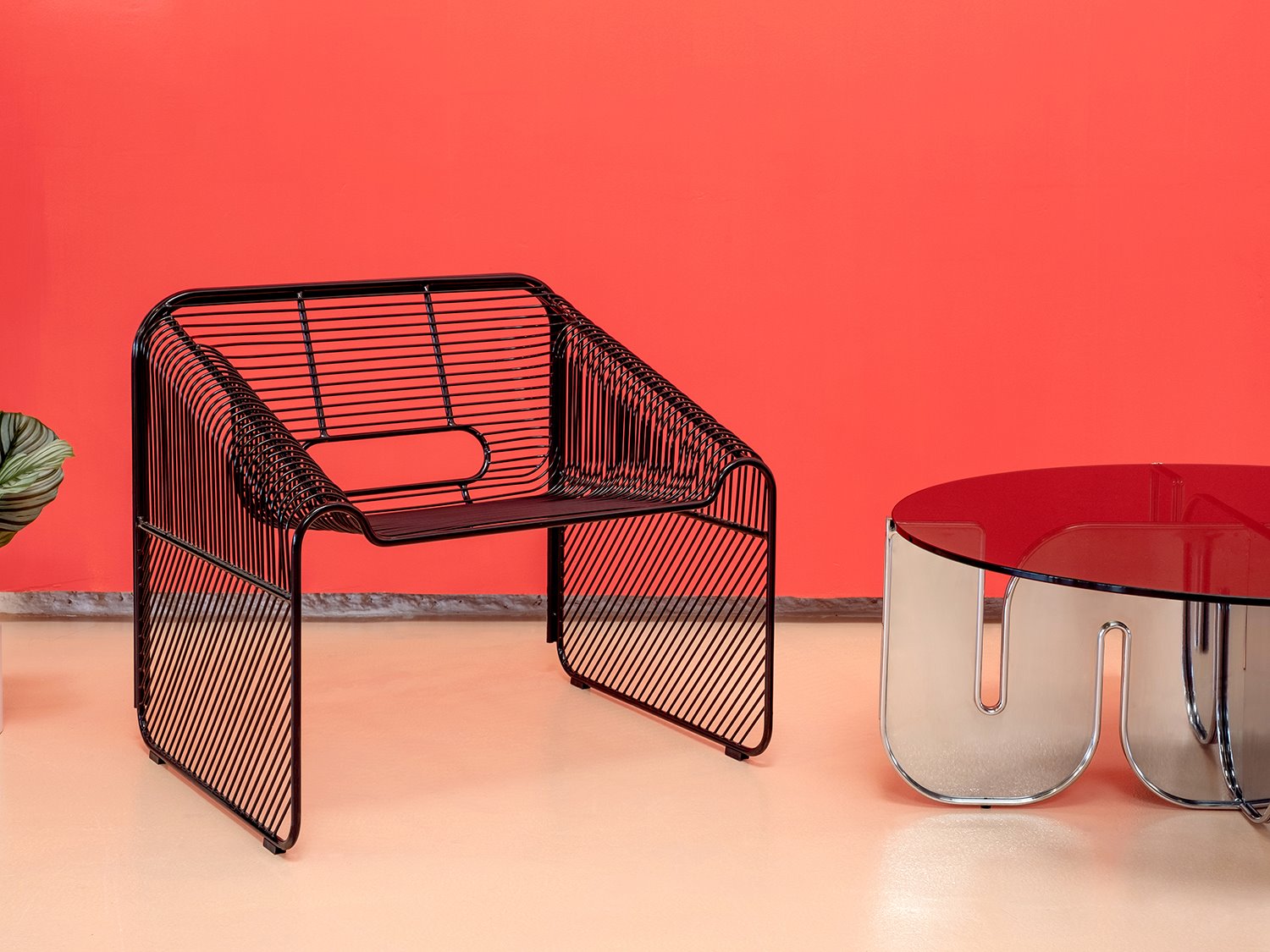 Bend Goods Outdoor Wave Resin White Round Coffee Table BOOWAVETABLEWH