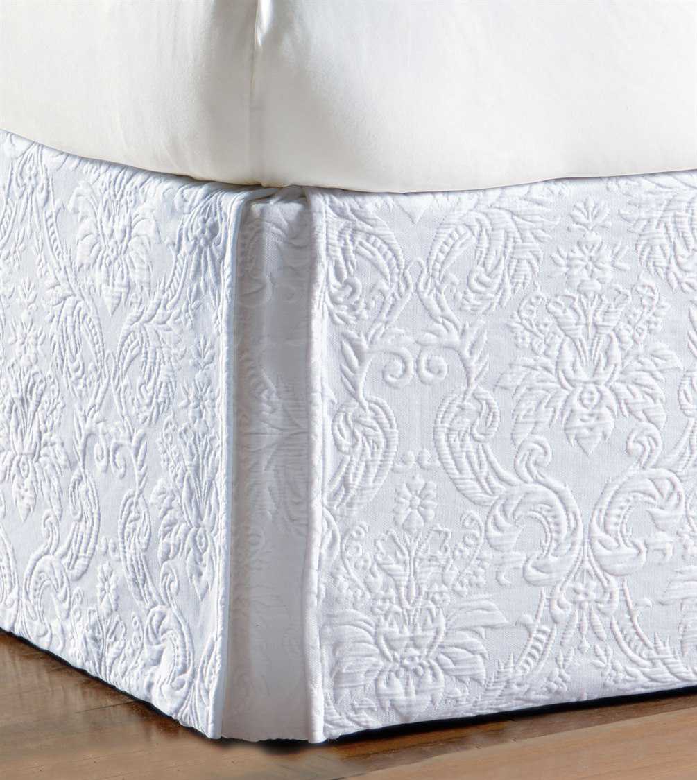 Eastern Accents Sandrine Matelasse Sandrine White Bed Skirt EASKQ327