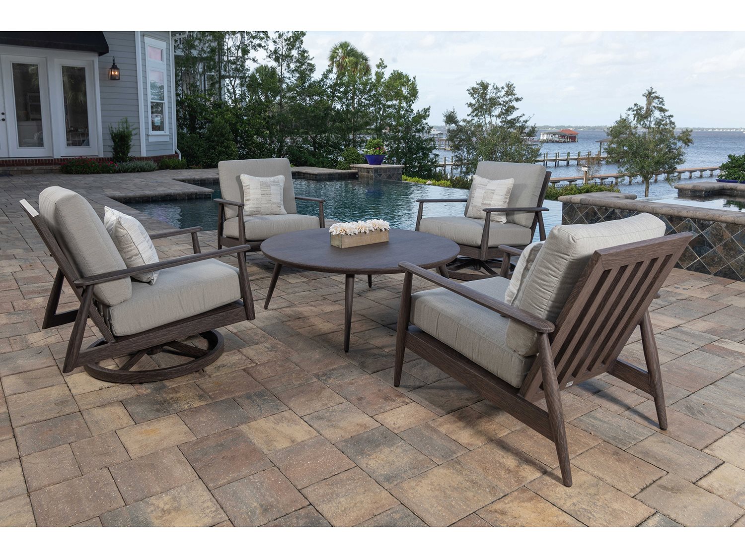 Ebel Augusta Aluminum Lounge Chair EBL520