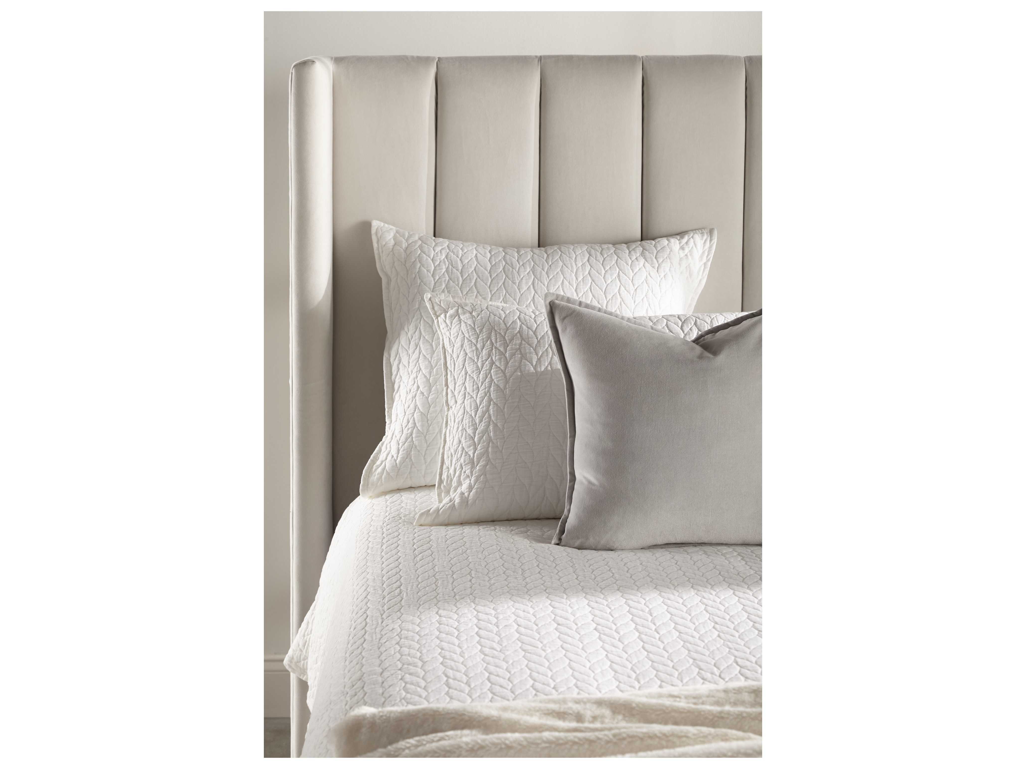 Essentials for Living Villa Chandler Cream Velvet Natural Gray White