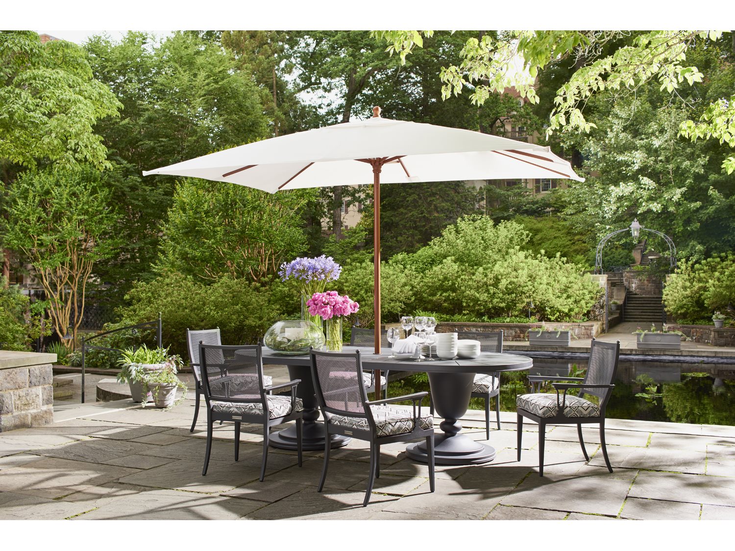 Lane Venture Winterthur Obsidian Black Aluminum 96''W x 48''D Oval