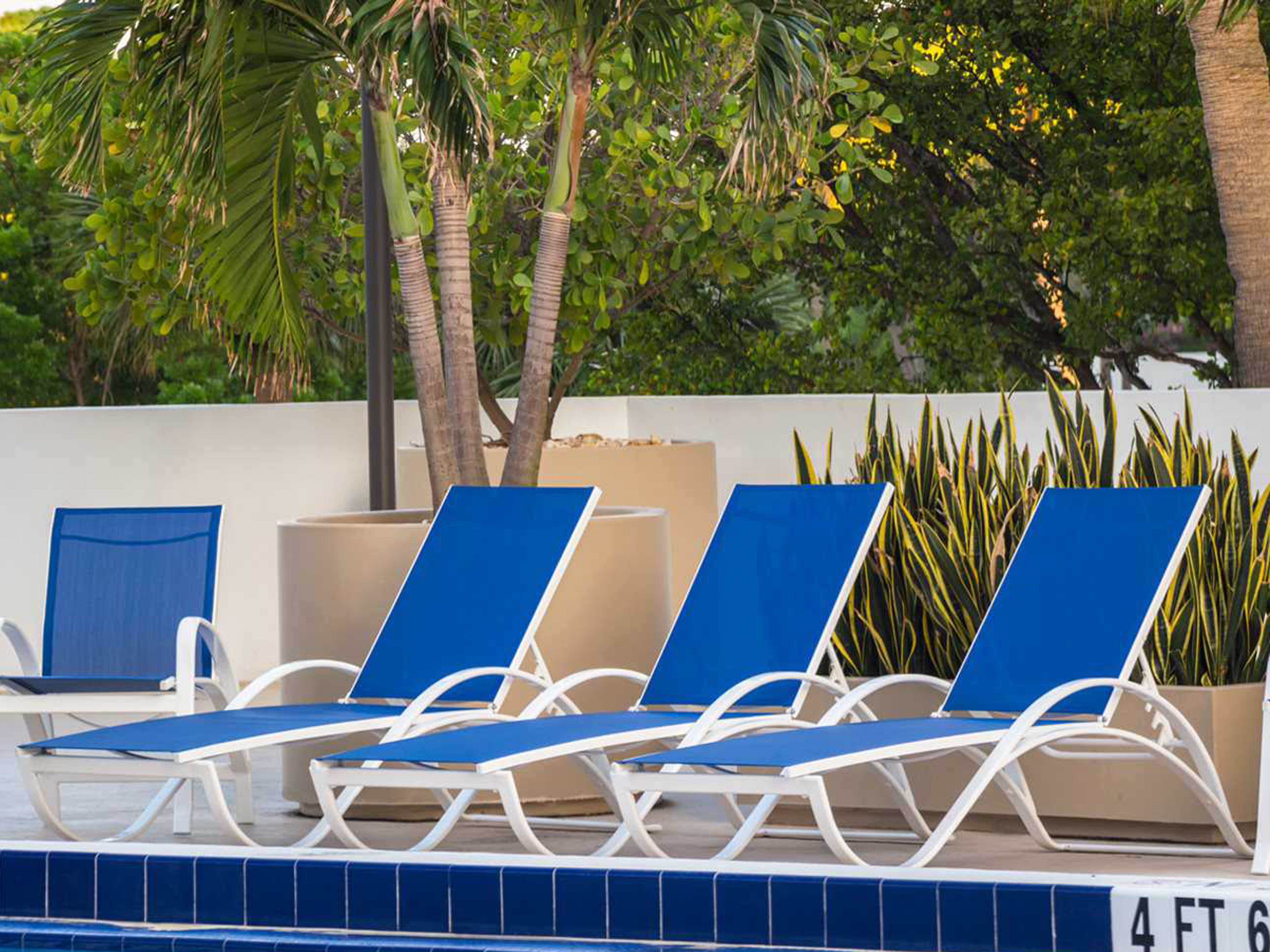 Source Outdoor Furniture Atlantic Aluminum Sling Stackable Sled Lounge