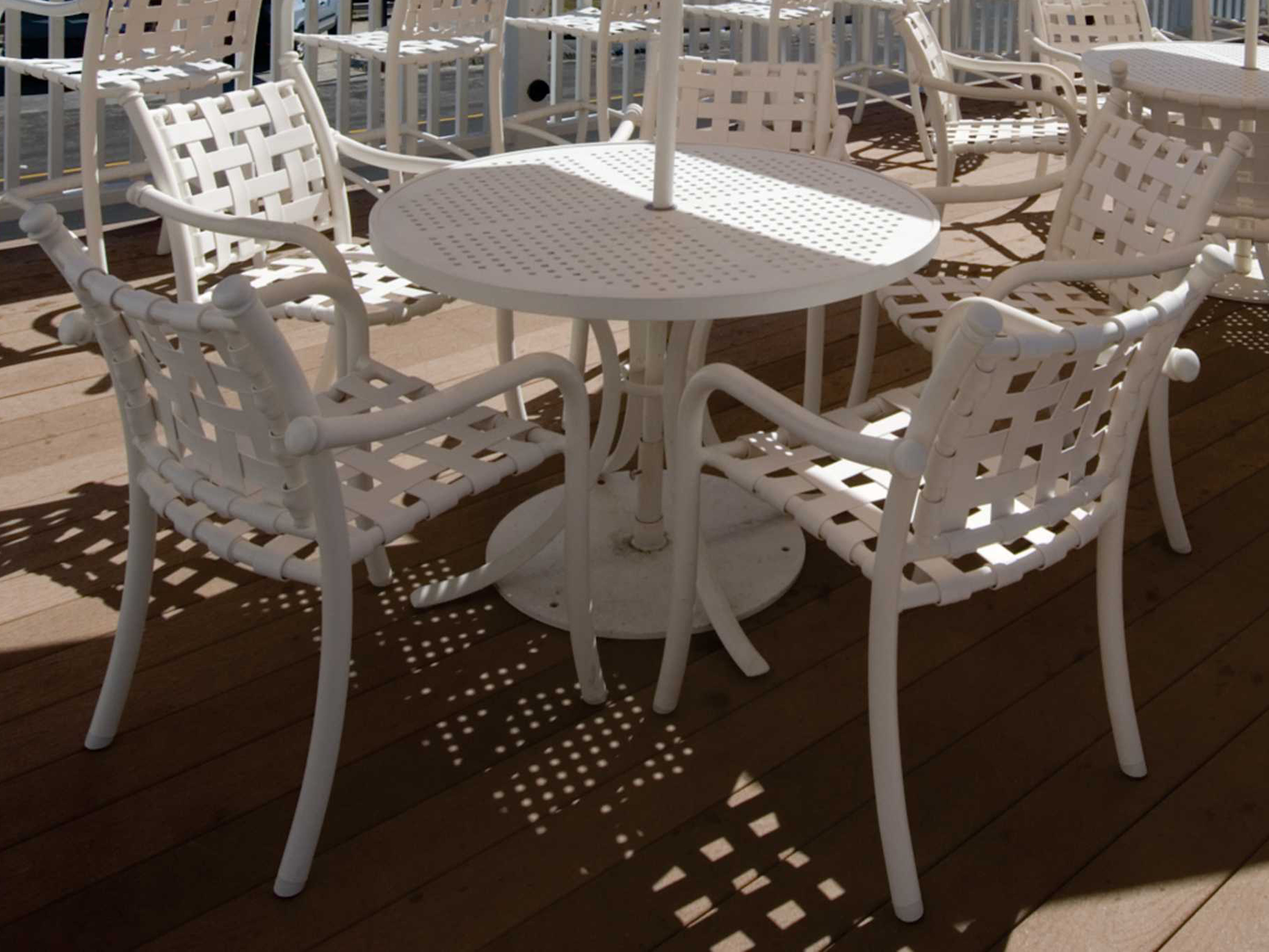 Tropitone La Scala Cross Strap Aluminum Patio Dining Set TPLSCSDS1