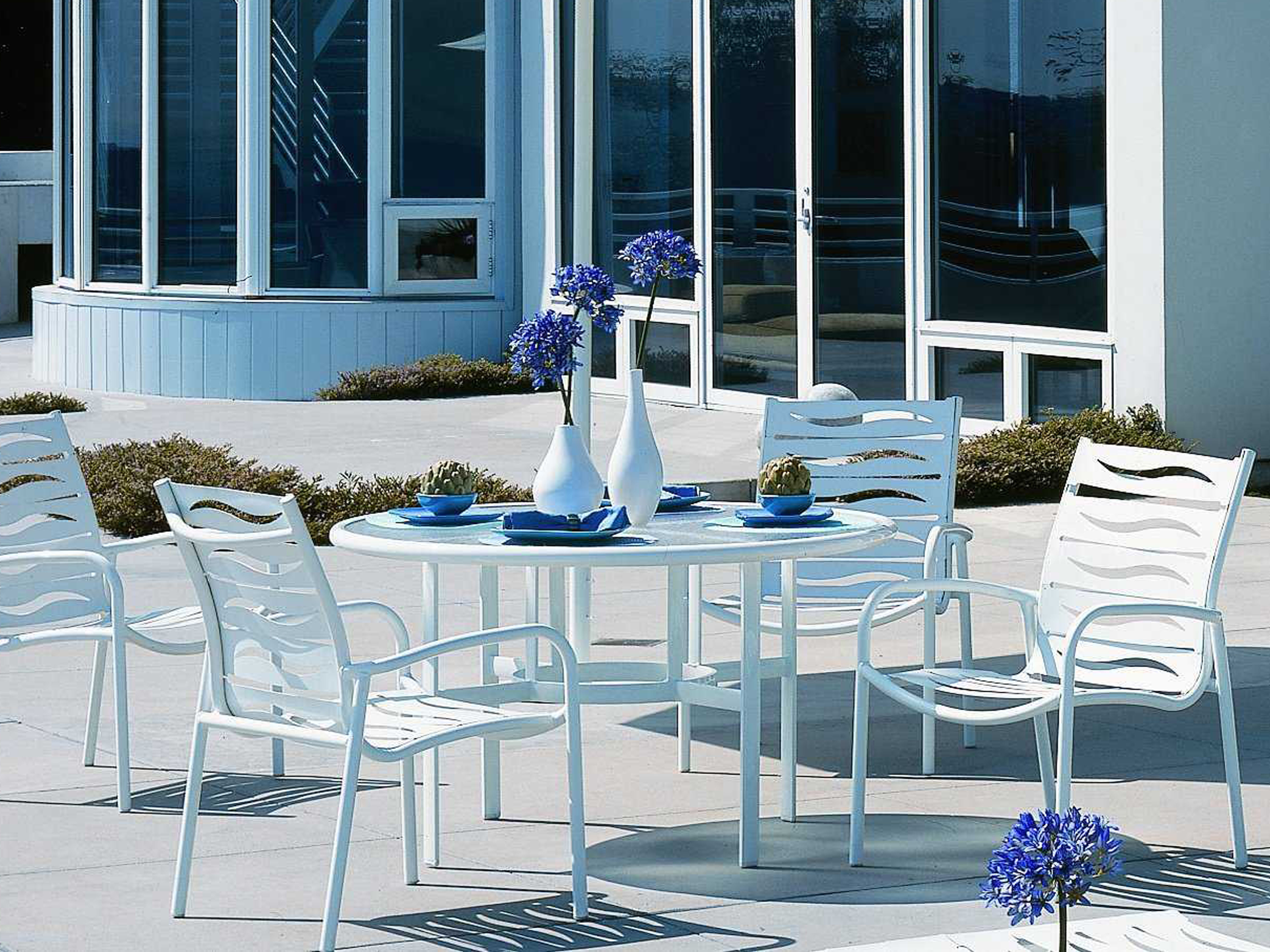 Tropitone Acrylic Cast Aluminum Round Outdoor Patio Dining Table with