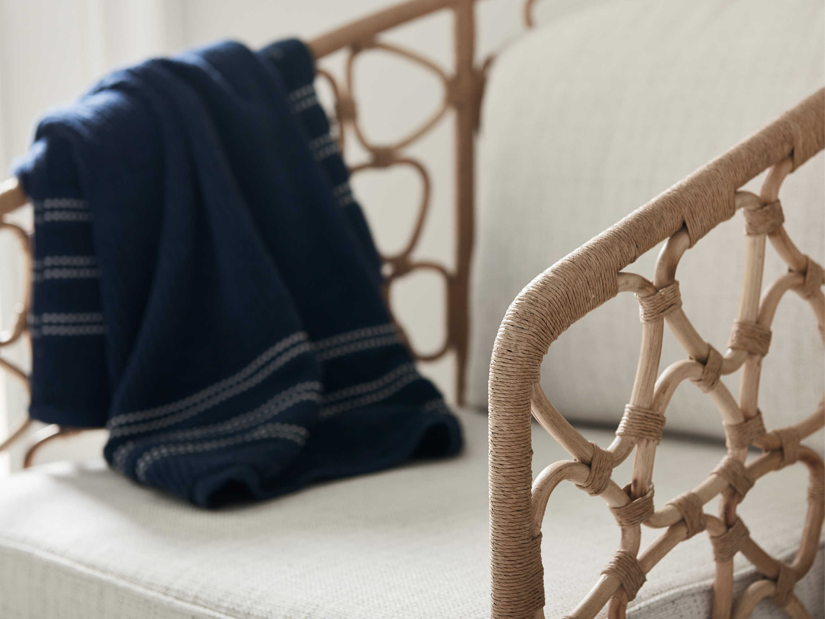 Universal Furniture Coastal Living Pebble Accent Chair UF833839