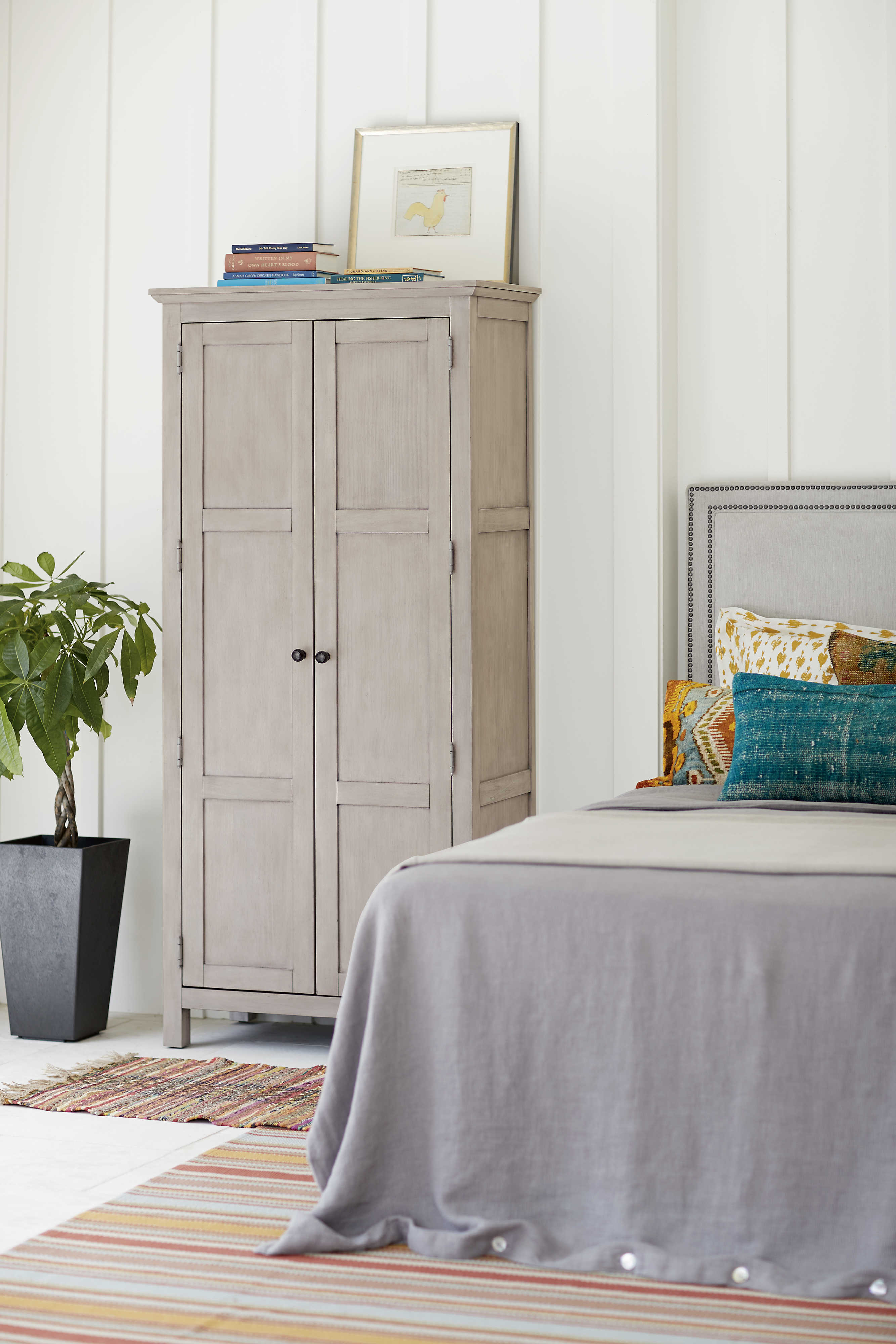 Universal Furniture Spaces Dorian Stratus Armoire UF877160