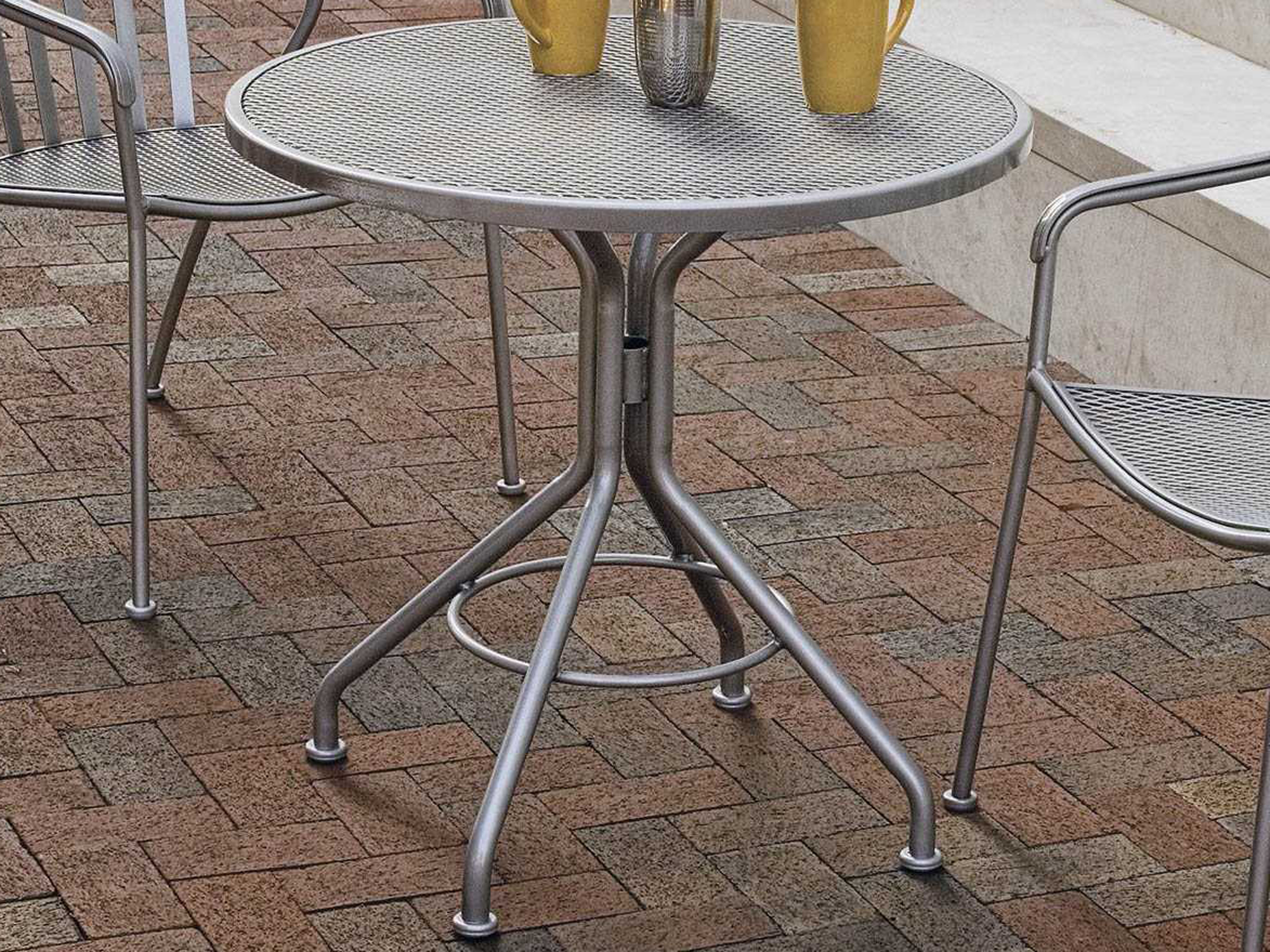 Woodard Wrought Iron 30 Round Bistro Table 280134