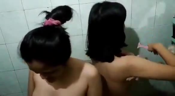 Hidden Cam Jilbab Toge Kembar Mandi Dood Stream
