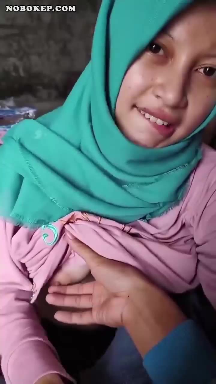 Bokep Indo Dikocokin Teman Istri Hijab