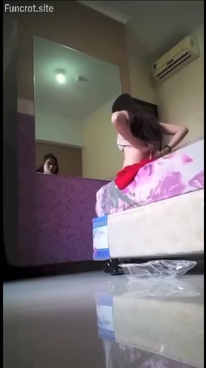 Ngintip Model Ganti Baju Dan Mandi Dood Stream