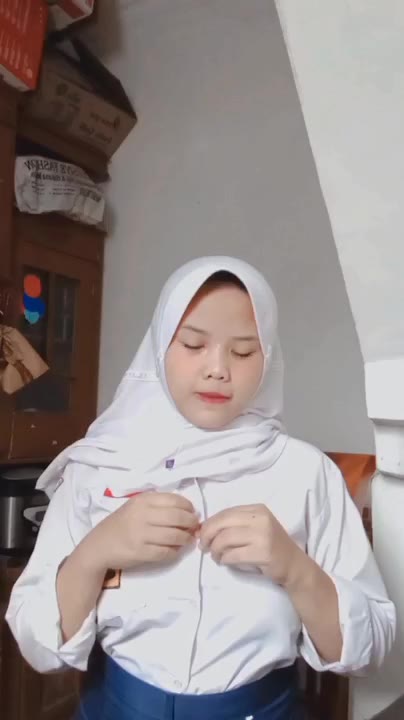 Pamer Body Masih Pake Seragam Osis Dood Stream