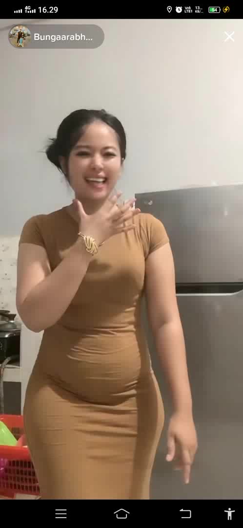 Mom Beautiffull Body Goal Tante Bunga Semok Montok Live Masakk Sambil Karaoke