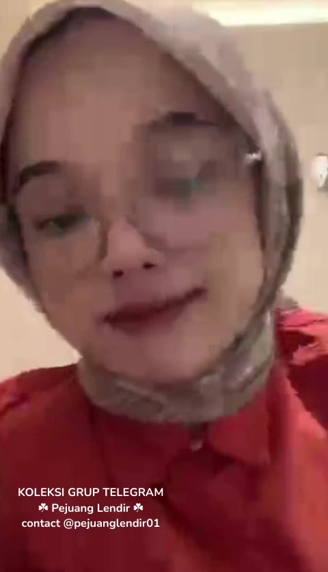 Ukhti Adelia Main Tete Di Toilet Umum