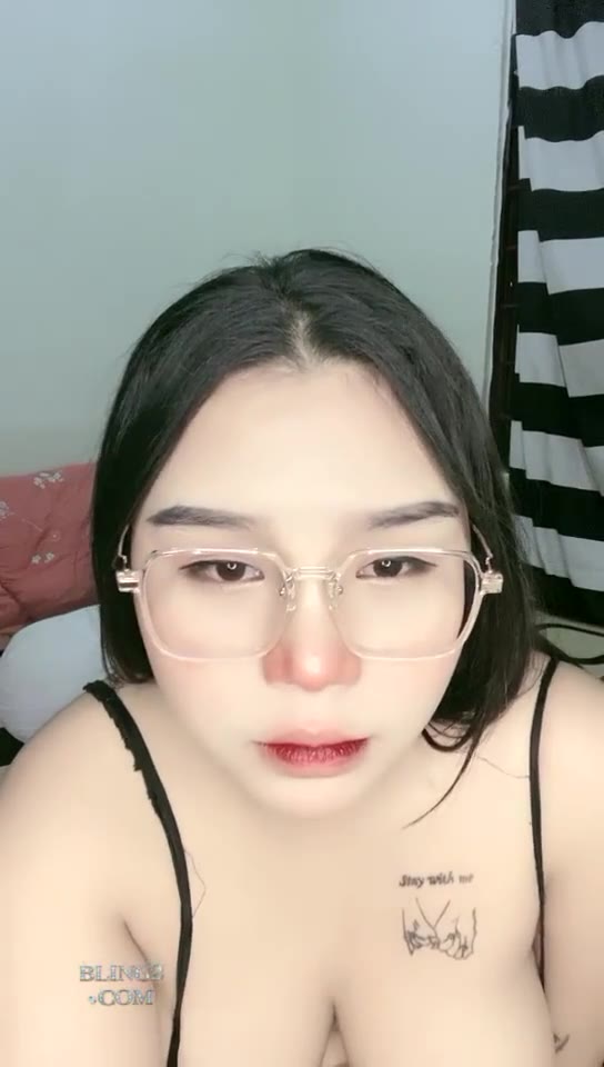 Mbak Angell Semok Ngangkang Colmek Getar Desah