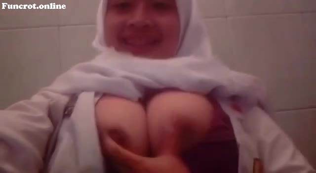 Video Bokep Abg Hijab Pamer Toge Di Kamar Mandi Sekolah Dood Fan