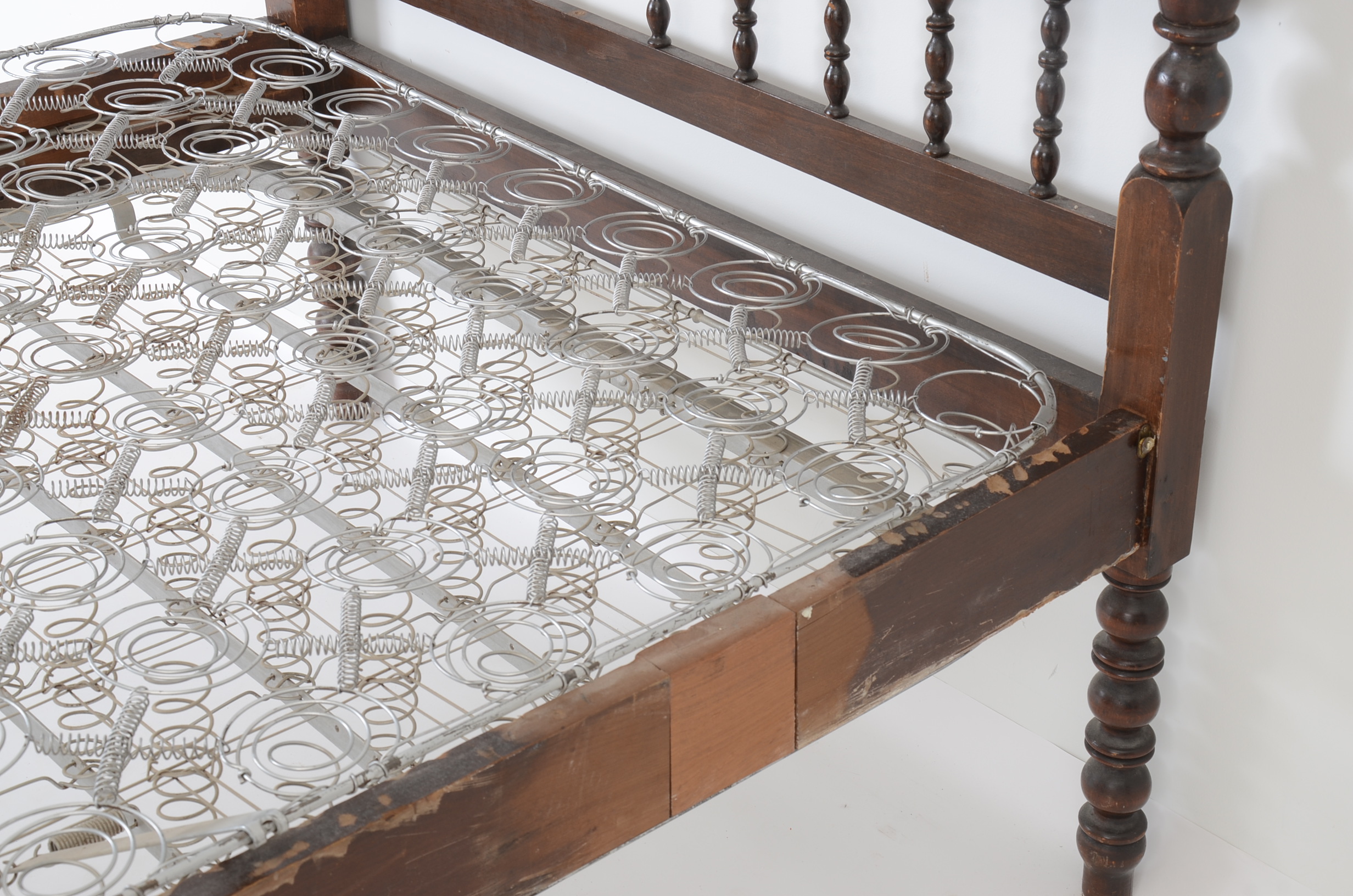 Antique Spool Bed EBTH