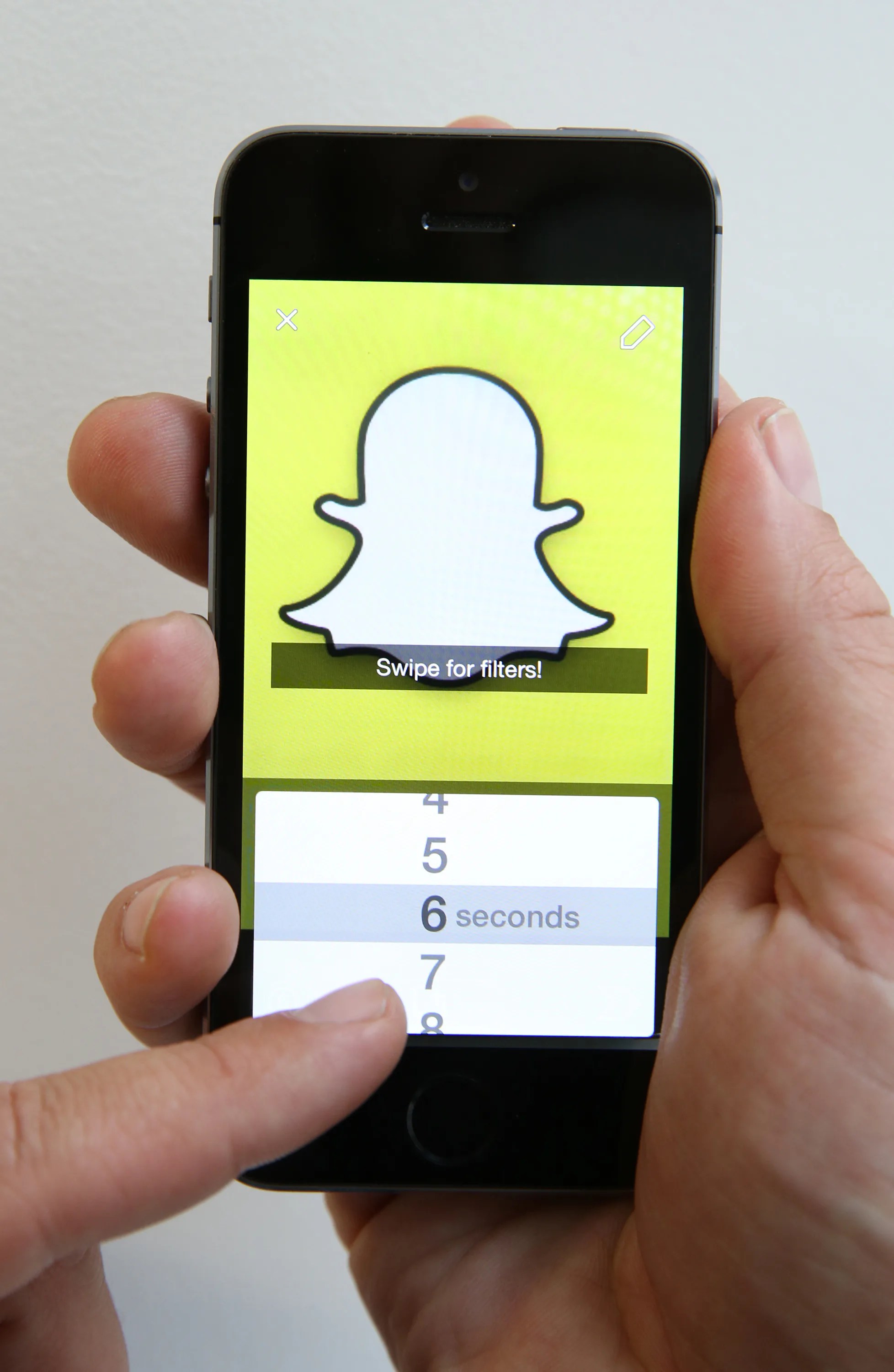 How To Livestream On Snapchat & Connect With Your Friends Using The App