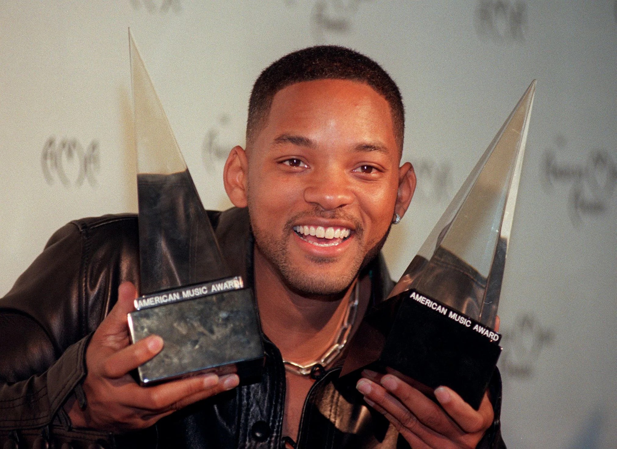 17 Celebs Who Look Totally Different Without Beards