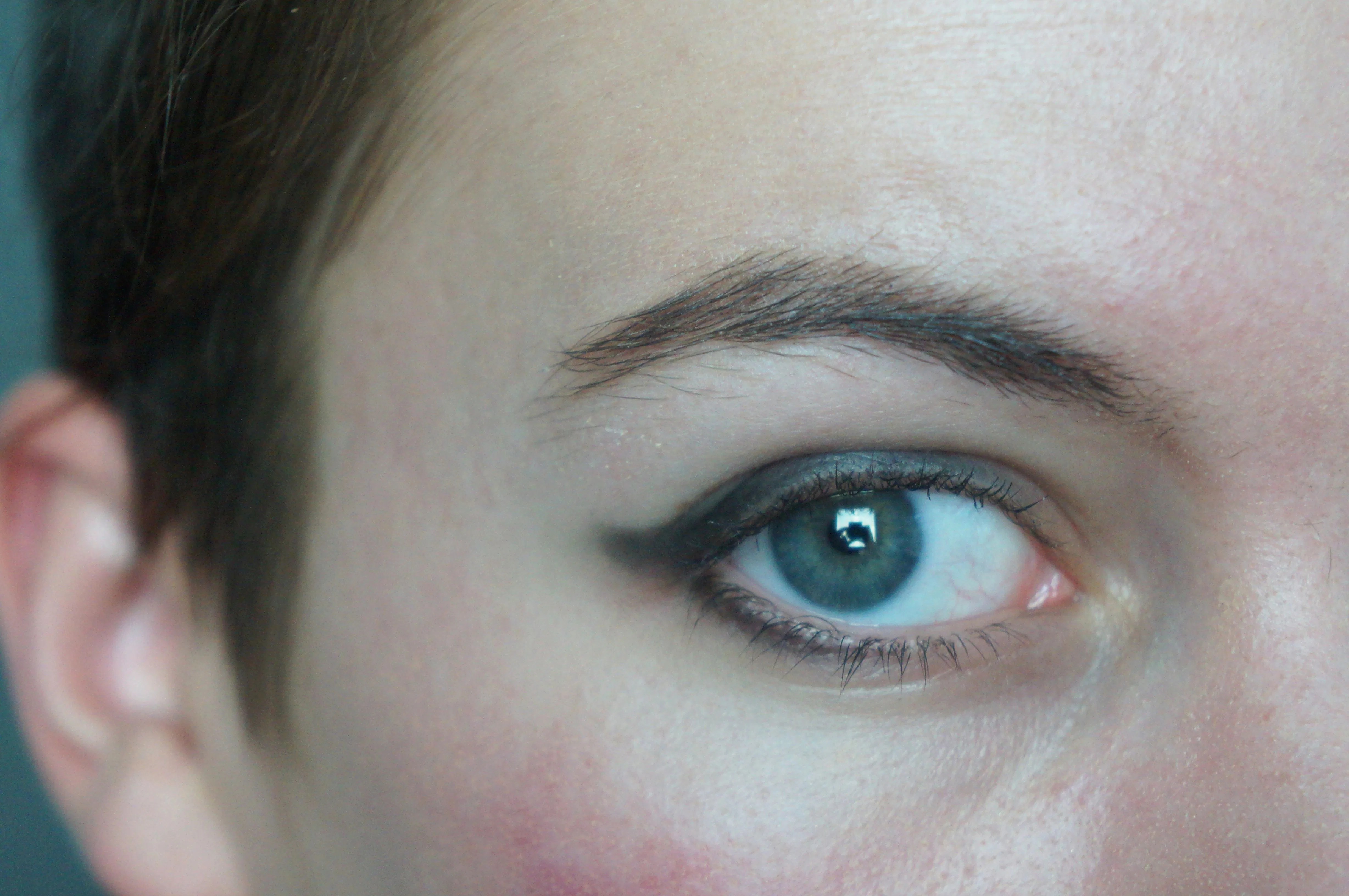 10 Genius Eyeliner Hacks for Lazy, Broke, or Clumsy Girls