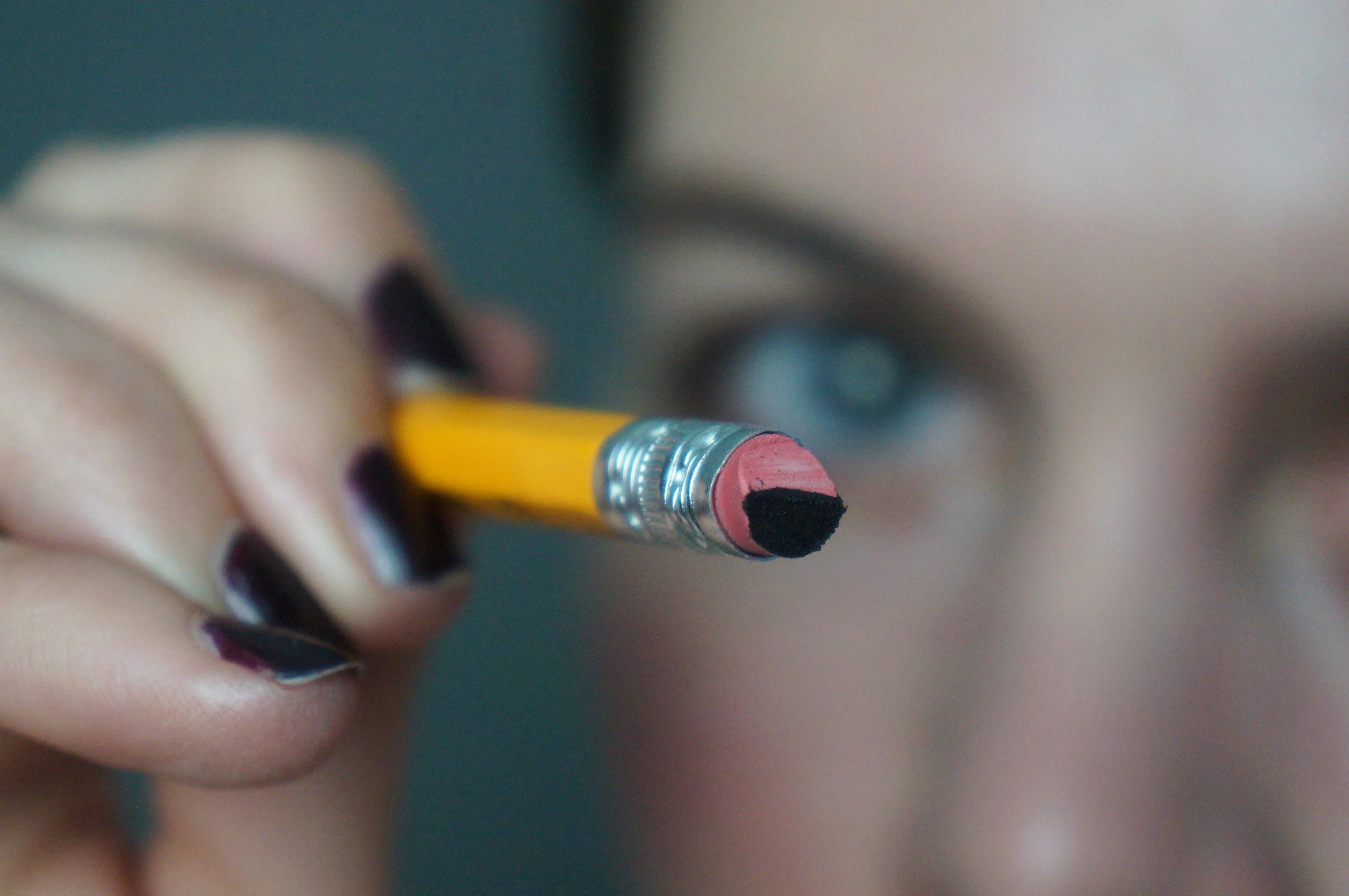 10 Genius Eyeliner Hacks for Lazy, Broke, or Clumsy Girls