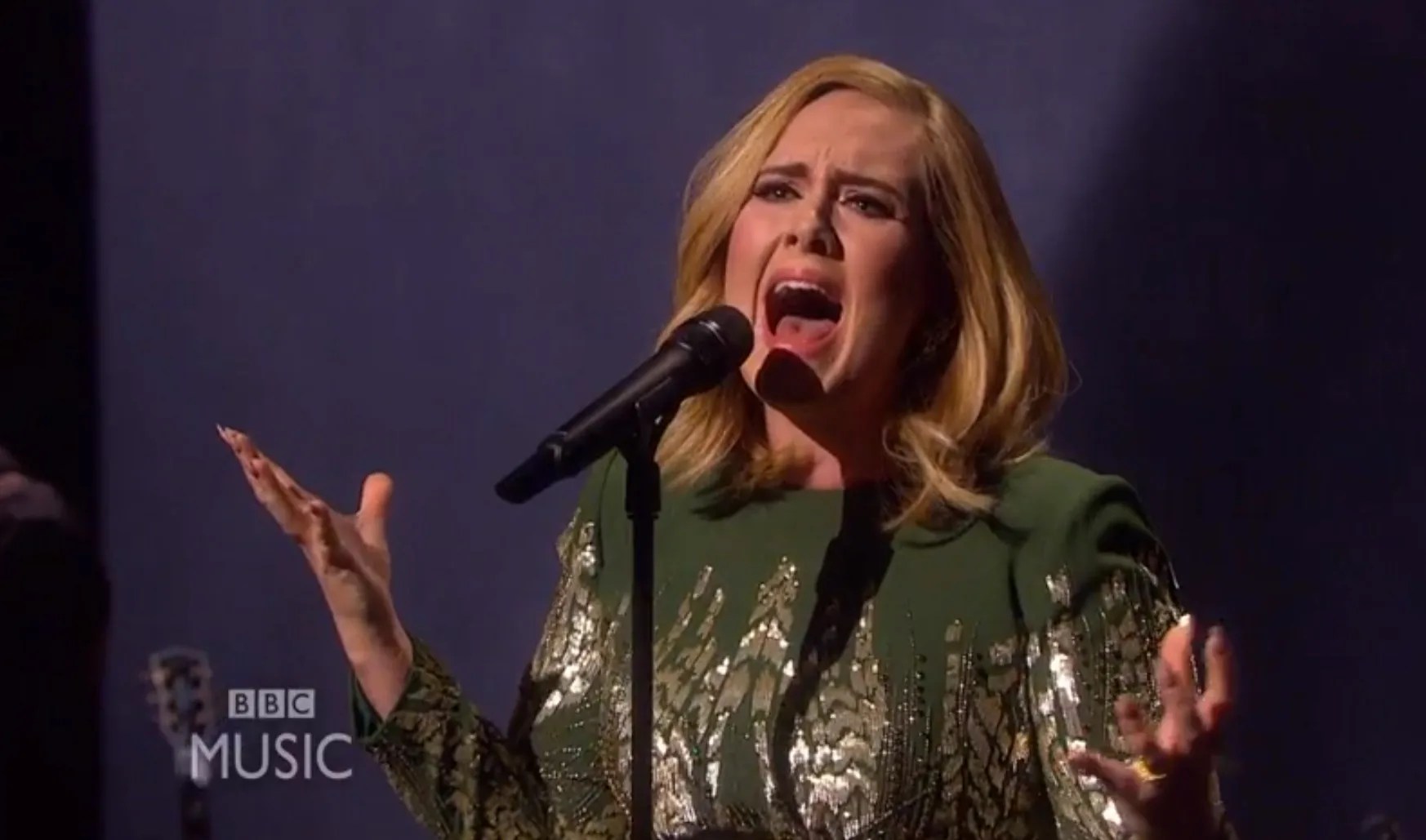 Here Is Adele Singing “Hello” Live For The Very First Time