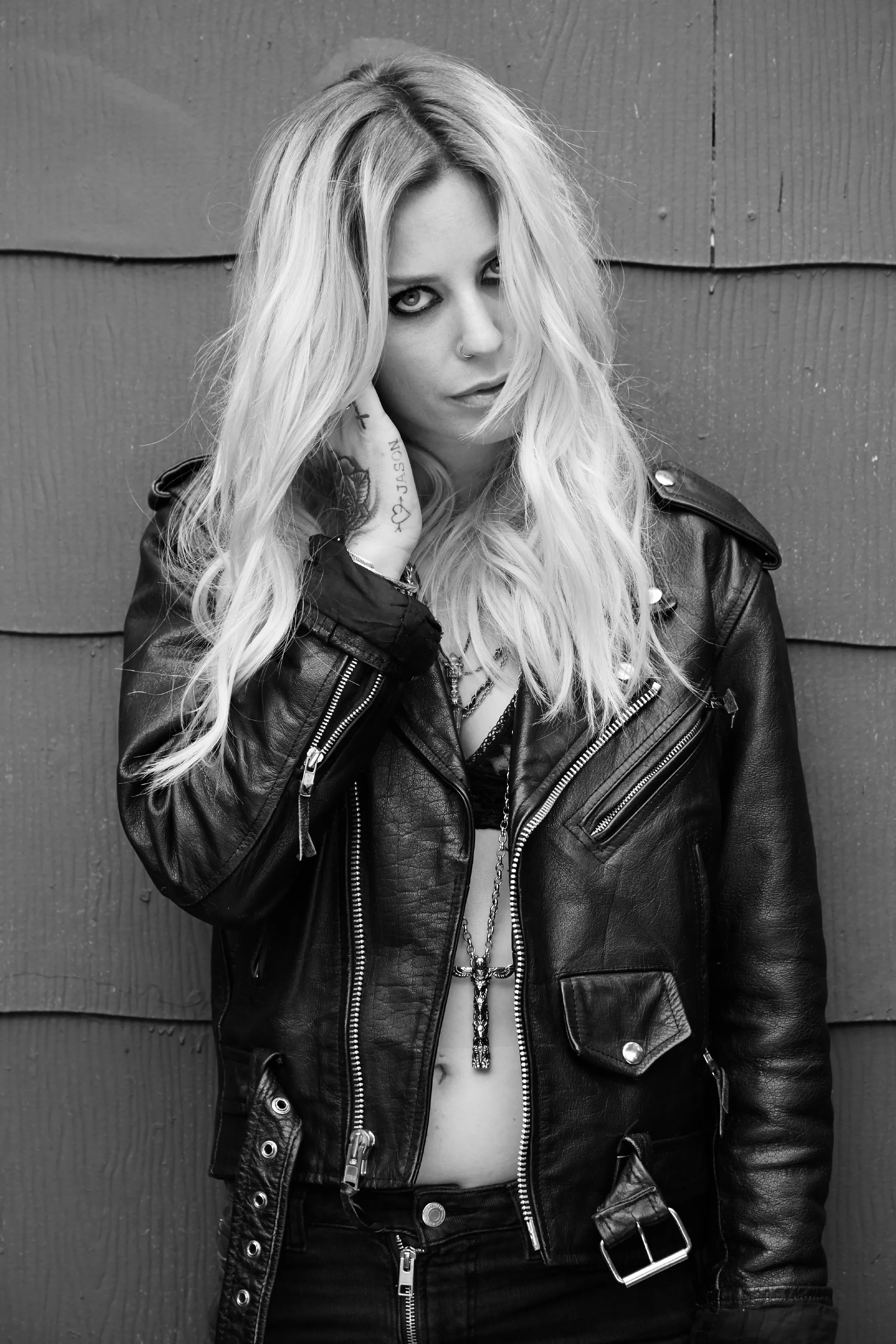 Video Premiere Gin Wigmore “Written in the Water”