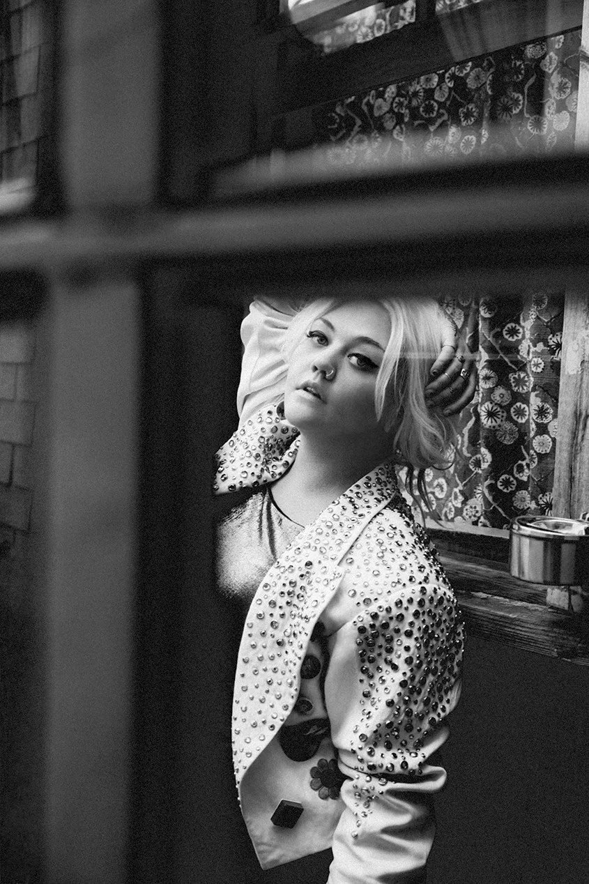Song Premiere Elle King “Under the Influence”
