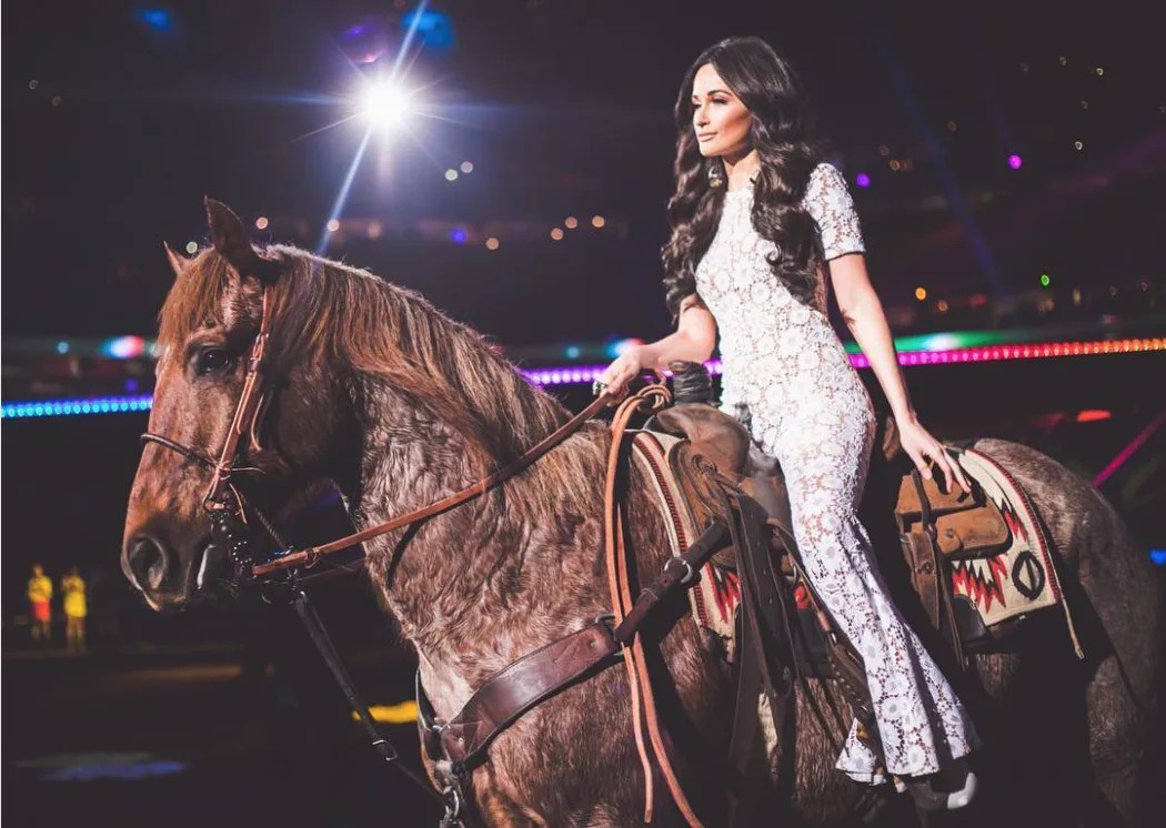 Kacey Musgraves Rode A Horse Off Stage During "High Horse"