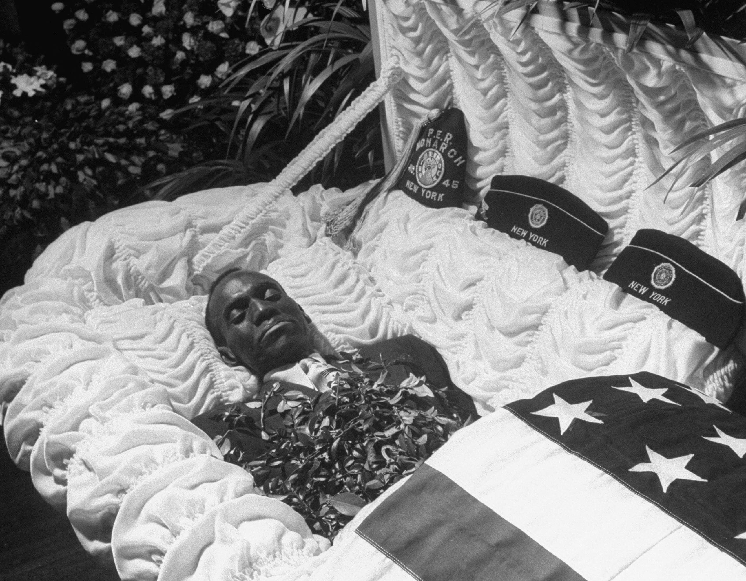 Photos of Famous Dead Bodies From Celebrity Open Casket Funerals