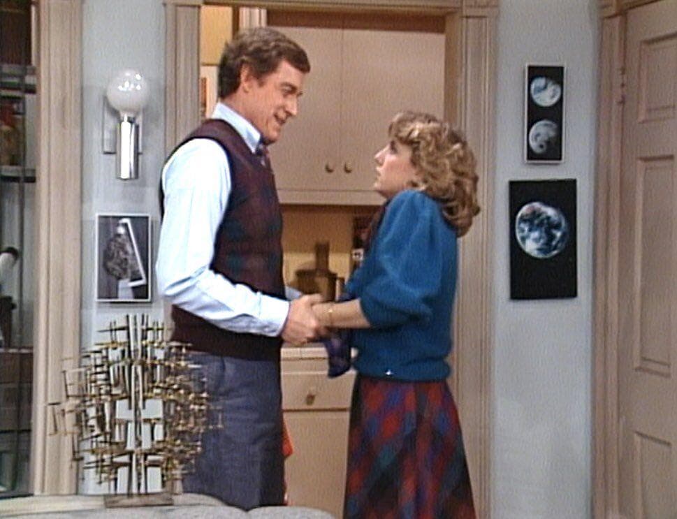 People Are Remembering The Creepiest Episodes Of LightHearted Shows