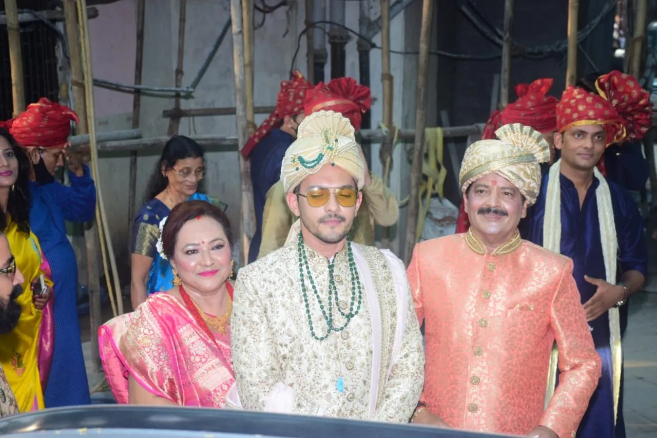 Aditya Narayan wedding [FIRST PICS] Aditya Narayan