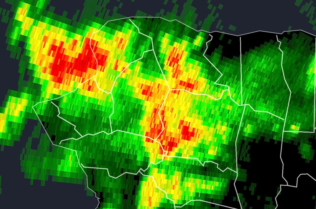 Fuertes lluvias activan advertencias de inundaciones en 10 municipios