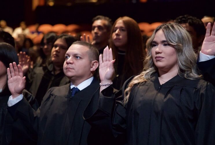 Tribunal Supremo juramenta a más de 170 abogados y profesionales de la notaría