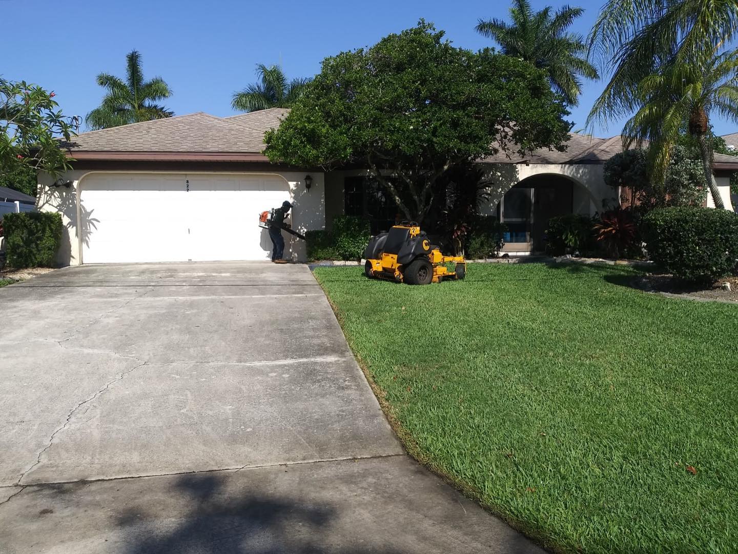 Residential & Commercial Lawn Care services Fort Myers, FL Green Leaf
