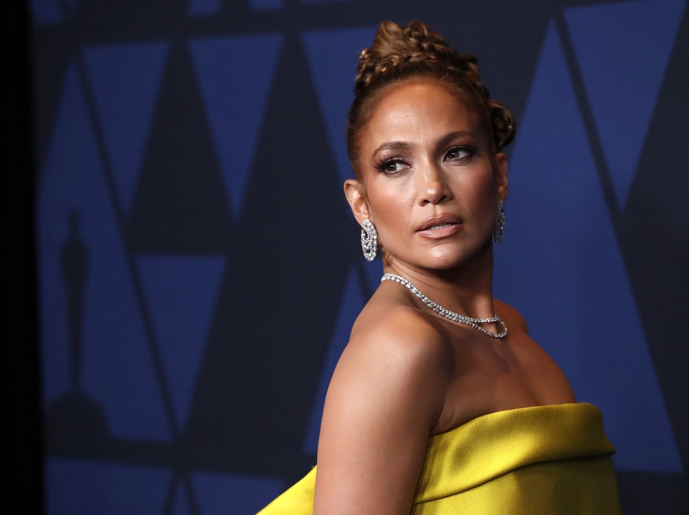 Jennifer Lopez Suffers Nip Slip at NYC Benefit Before Swiftly Changing