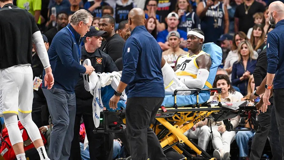 Jazz's Taylor Hendricks suffers gruesome leg injury vs Mavericks