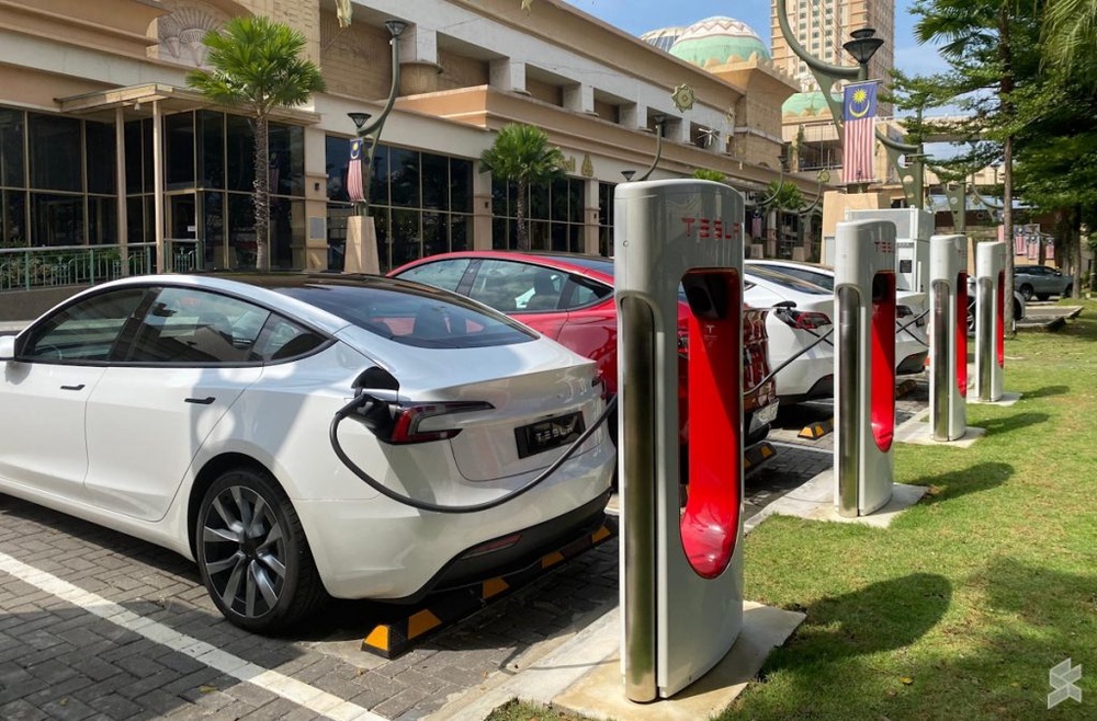 Tesla Supercharger Sunway Pyramid now opens, four charging bays at RM1