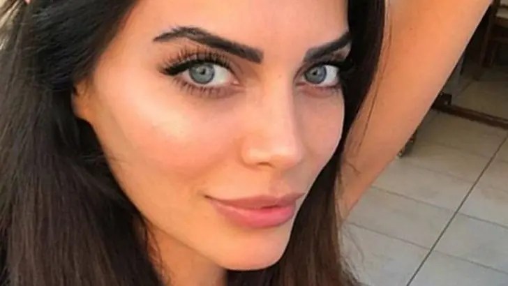Ceren Hindistan'dan olay poz!