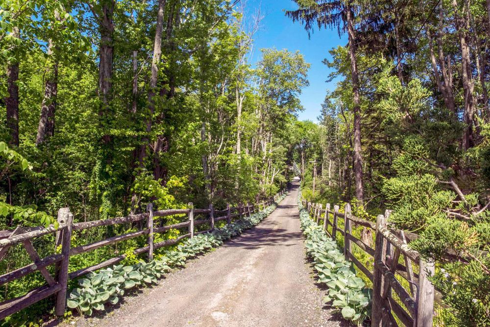 Sixacre Connecticut estate asking 2.5M is dropdead inside