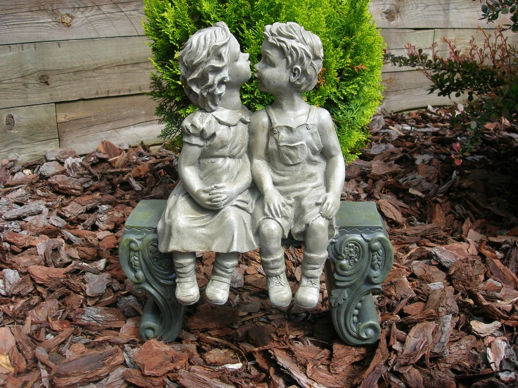 BOY AND GIRL ON BENCH GARDEN STATUE DETAILED YARD ART DECOR IN STOCK eBay