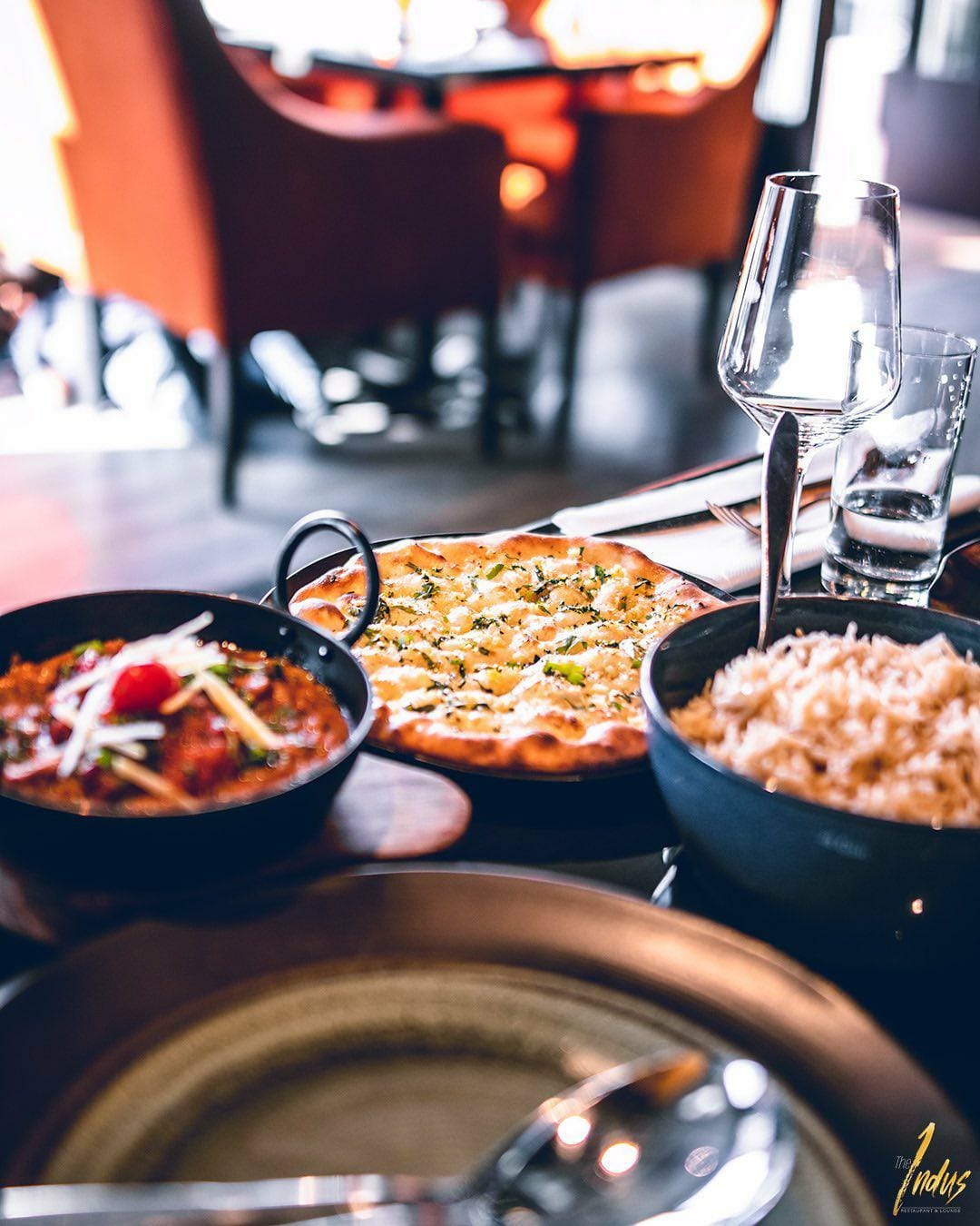 Nyt en 3retters meny for 16 pers hos The Indus på Majorstuen, 229 per