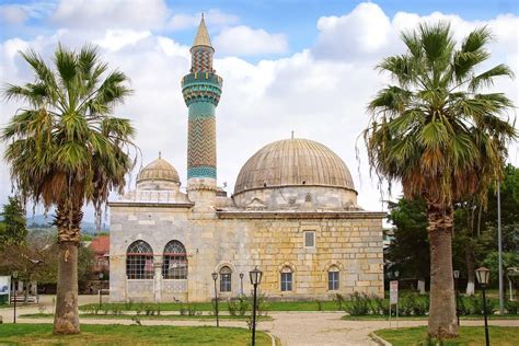 2- الجامع الأخضر يسيل كاميي